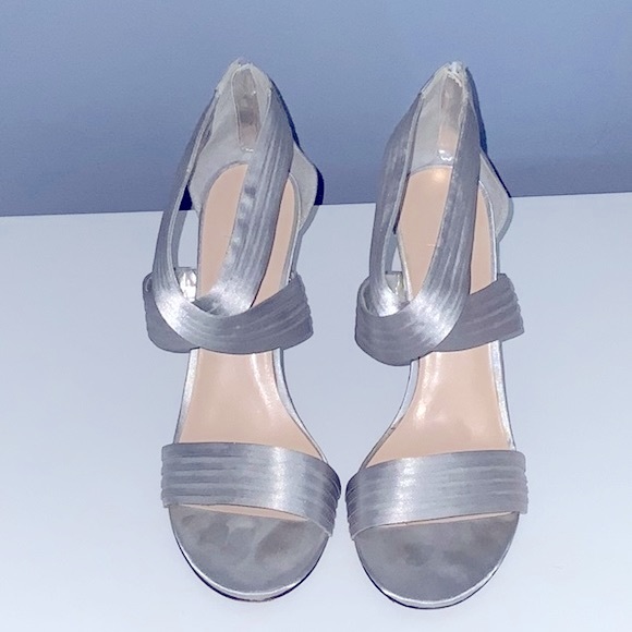 Jacqueline Ferrar Strappy Sandals Silver 9.5 - Picture 1 of 7